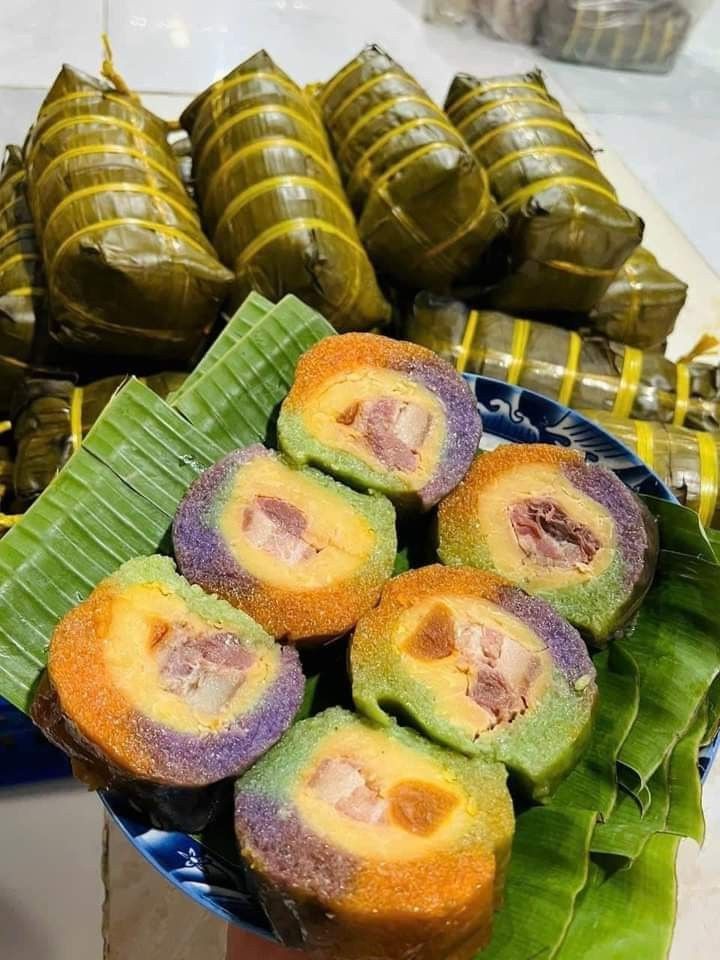 Bánh tét lá cẩm